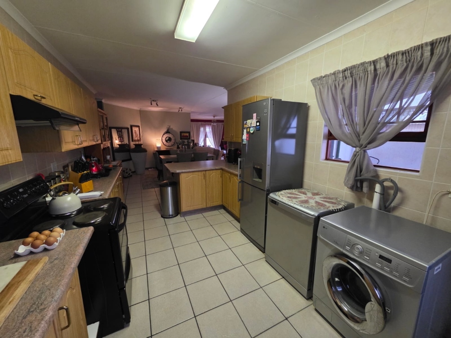 To Let 3 Bedroom Property for Rent in Vaalpark Free State